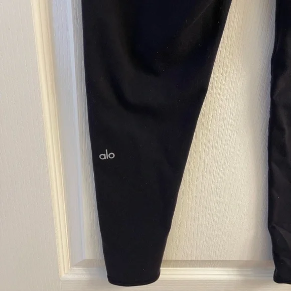 ALO Yoga Black High Rise Leggings - Picture 3 of 4